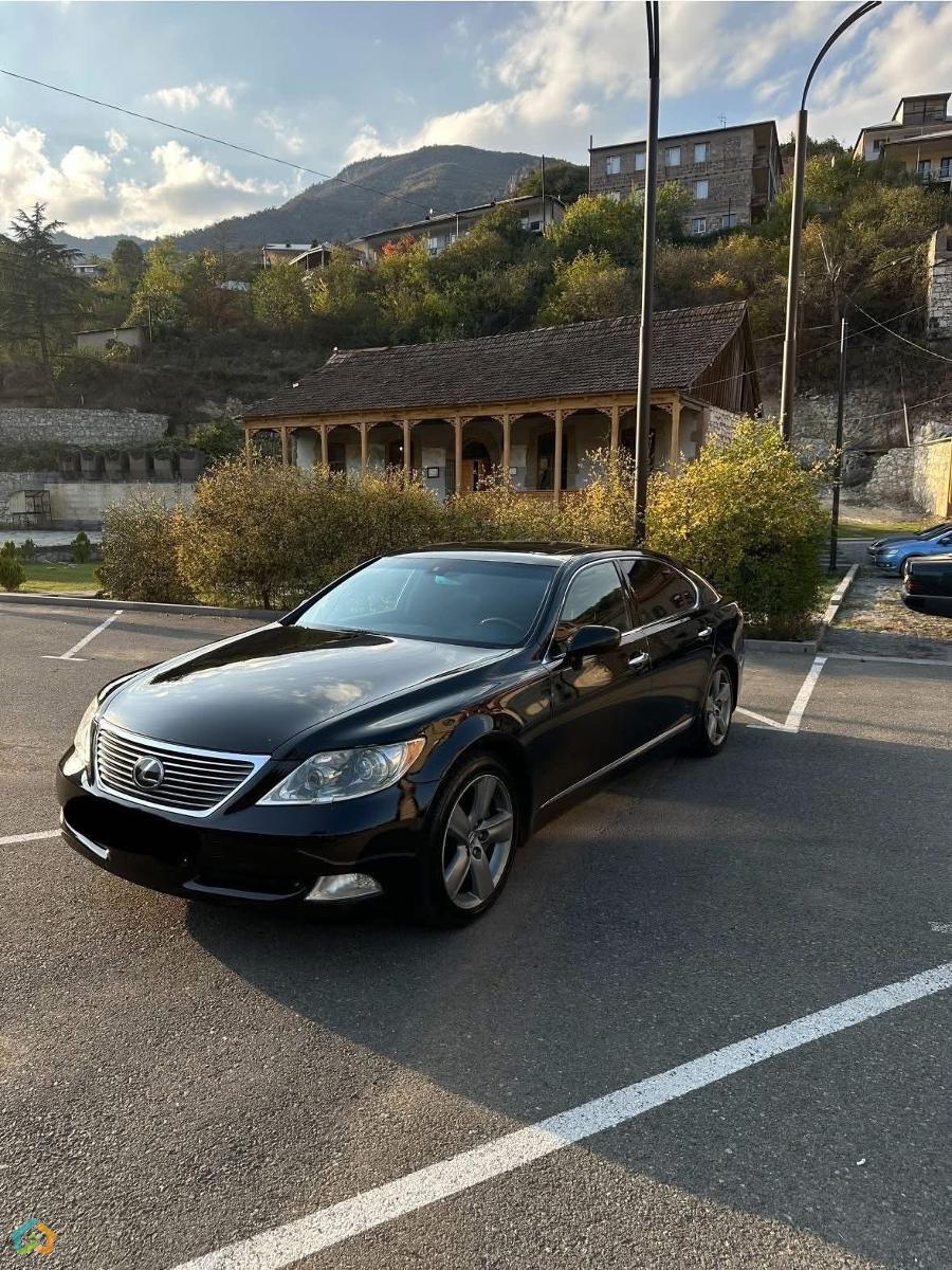 Lexus LS460 - image 4