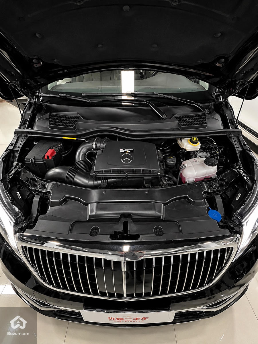 Mercedes-Benz V-Class Maybach V680 - image 6