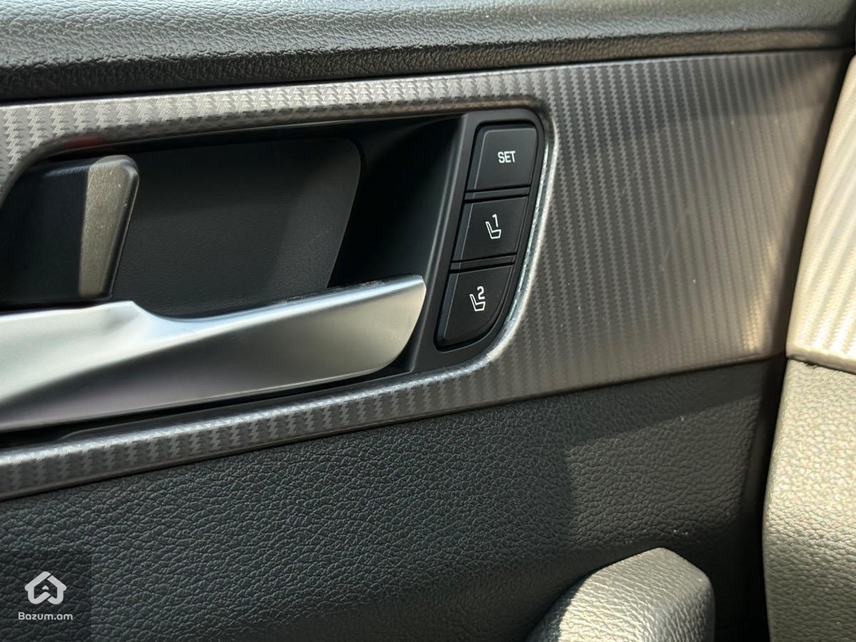 Hyundai Sonata  - image 7