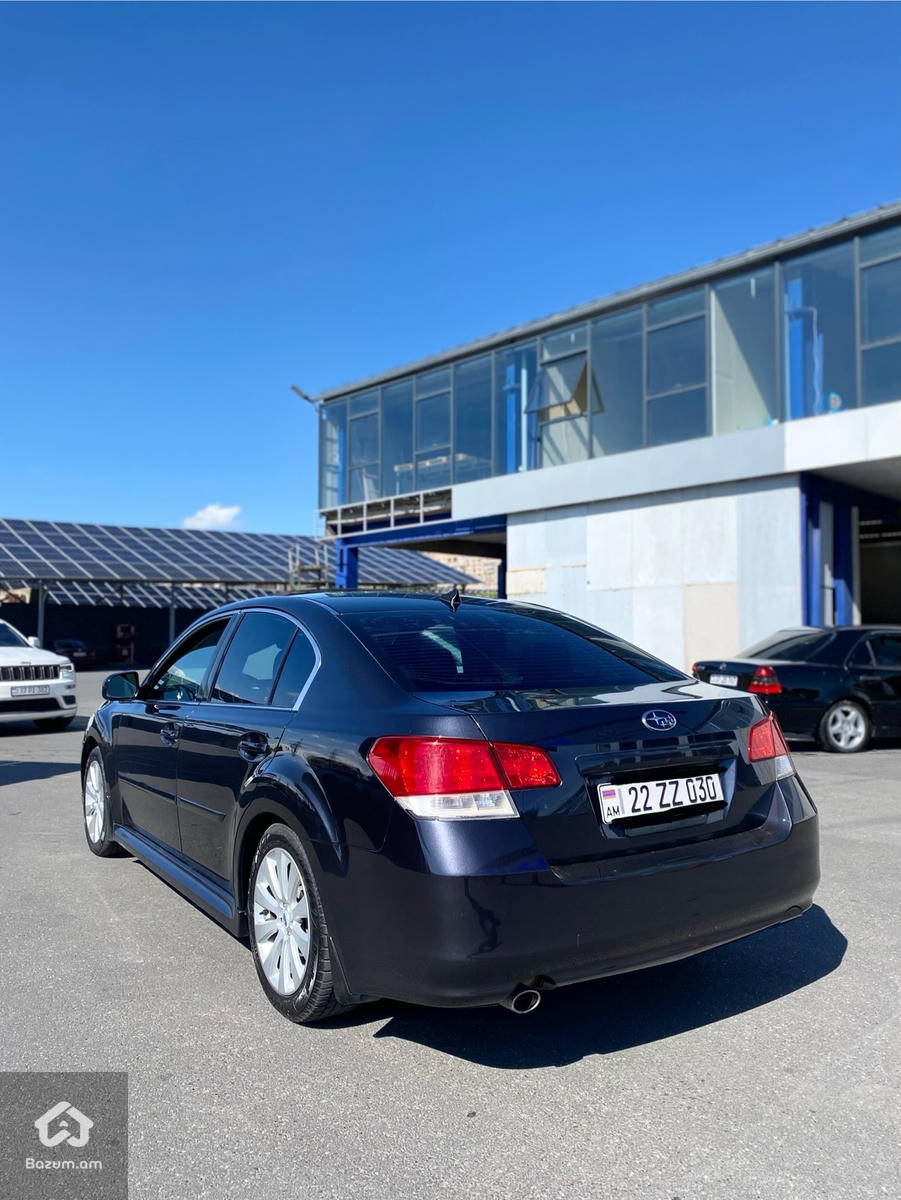 Subaru Legacy Limited - image 2