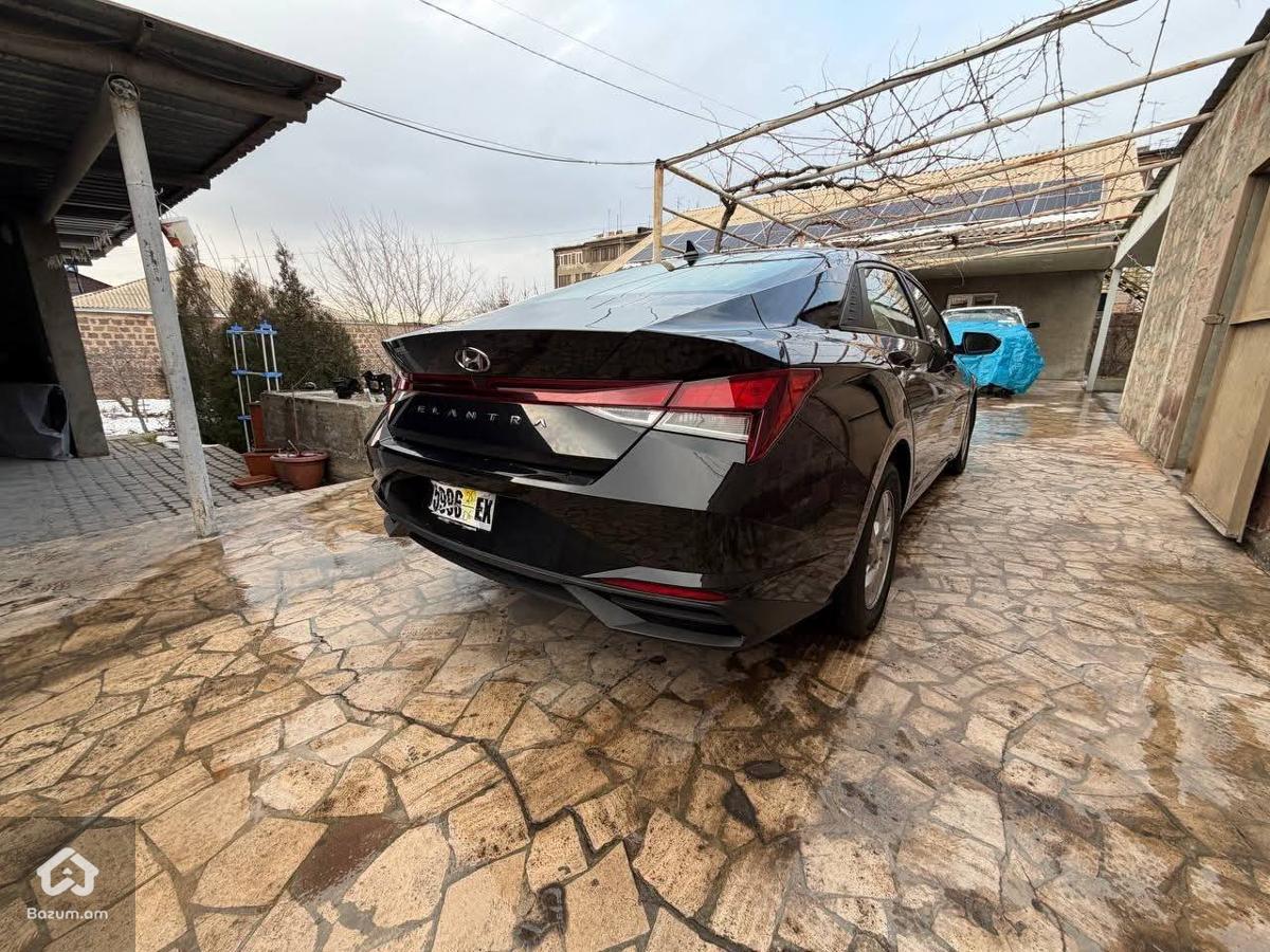 HYUNDAI ELANTRA - image 3