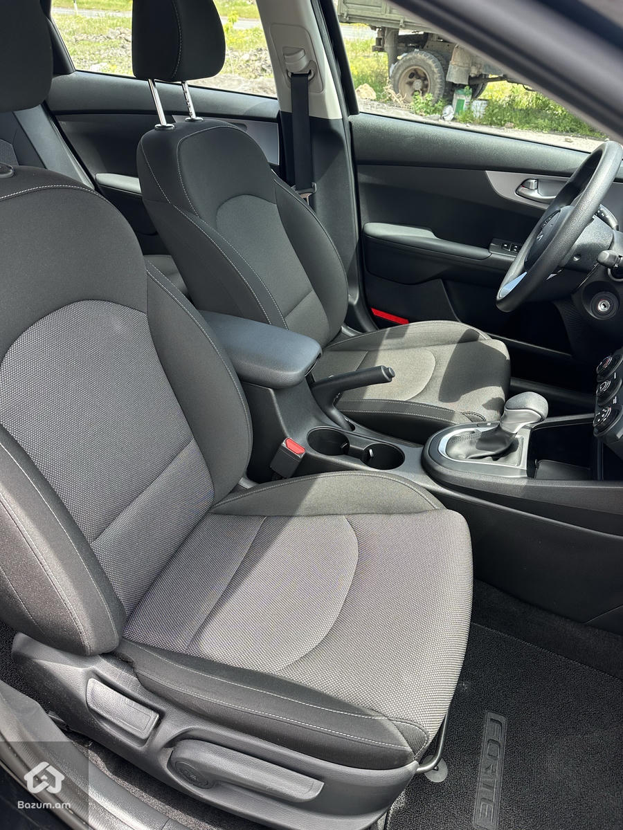 Kia Forte - image 15