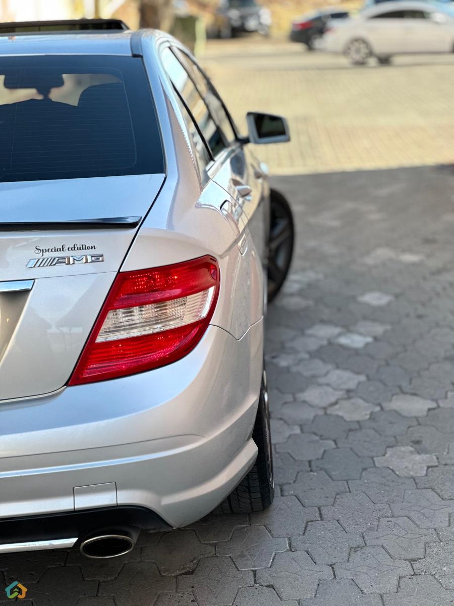 Mercedes benz c300 - image 10