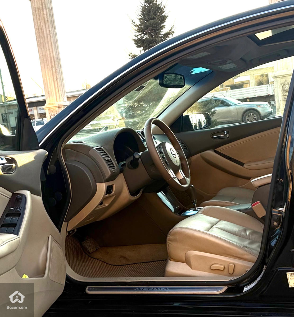 Nissan Altima  - image 10