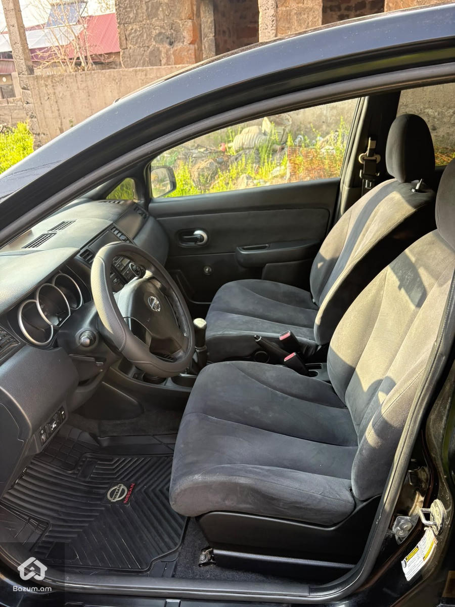 Nissan Versa - image 4