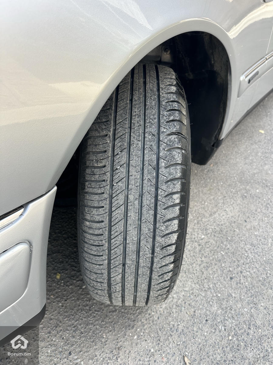 Mercedes E240 Japan - image 13