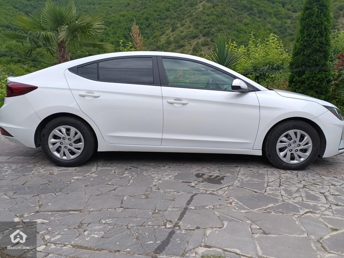 Hyundai Elantra - image 8