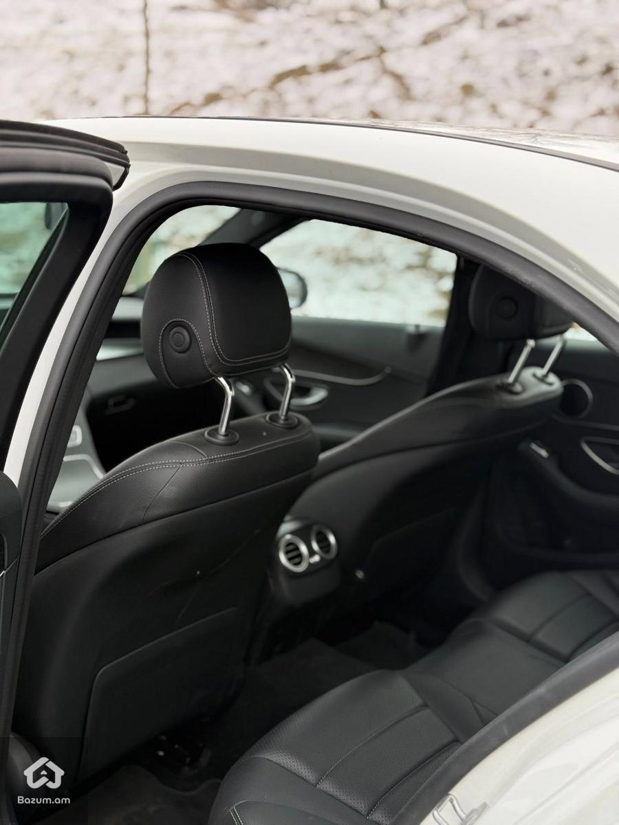 Mercedes Benz C300 - image 6