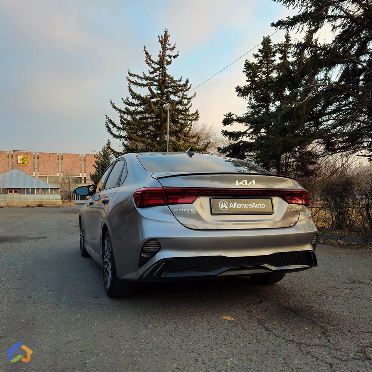 KIA FORTE GT LINE PREMIUM - image 4