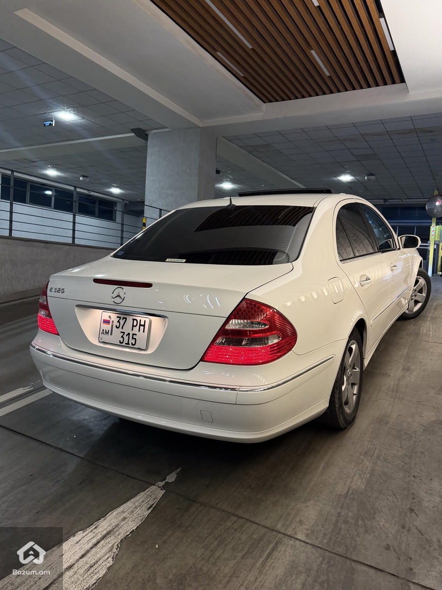 Mercedes E320 - image 4