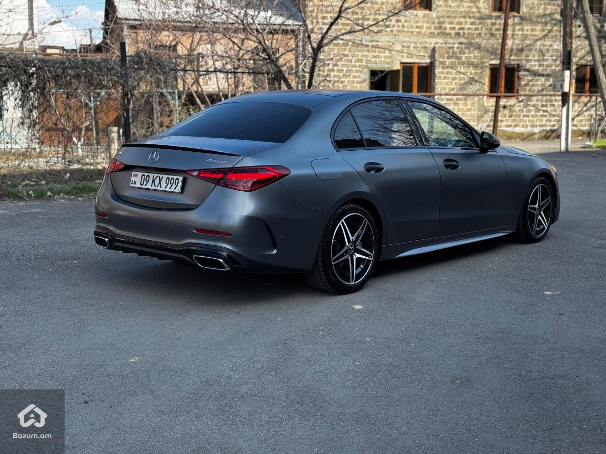 Mercedes-Benz c300 AMG Line - image 2