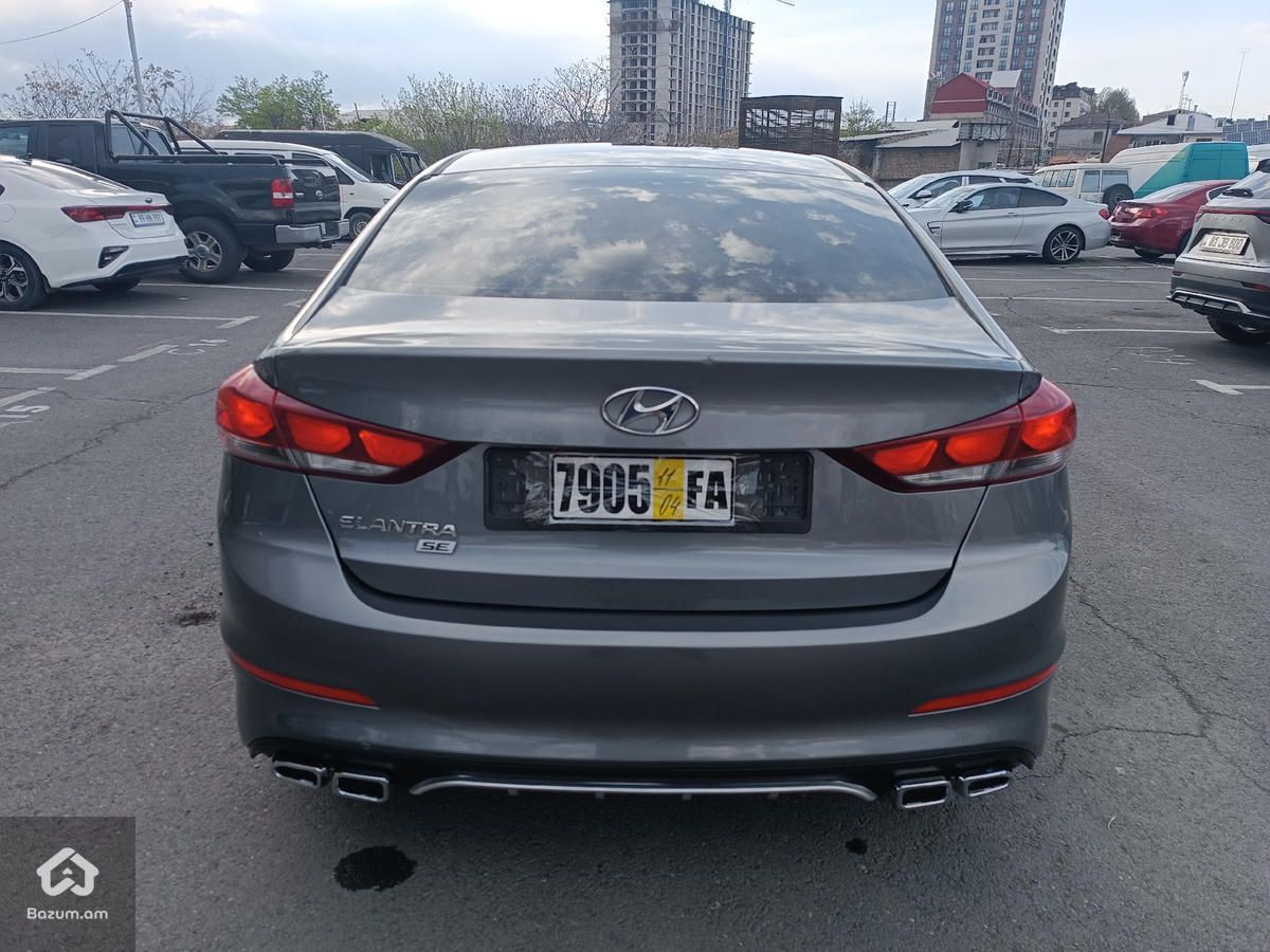 HYUNDAI ELANTRA  - image 6