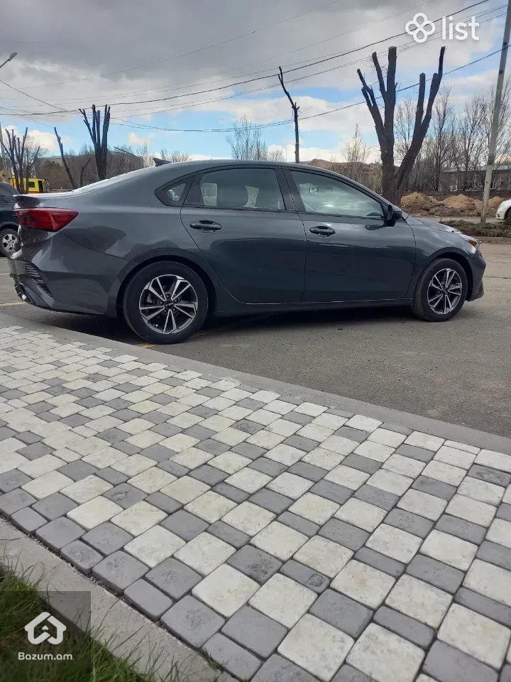 Kia Forte - image 4
