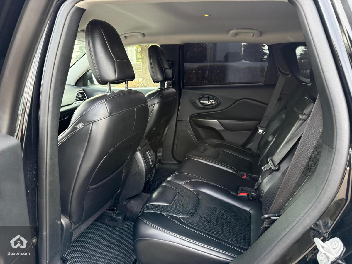 Jeep Cherokee Limited 3.2 - image 8