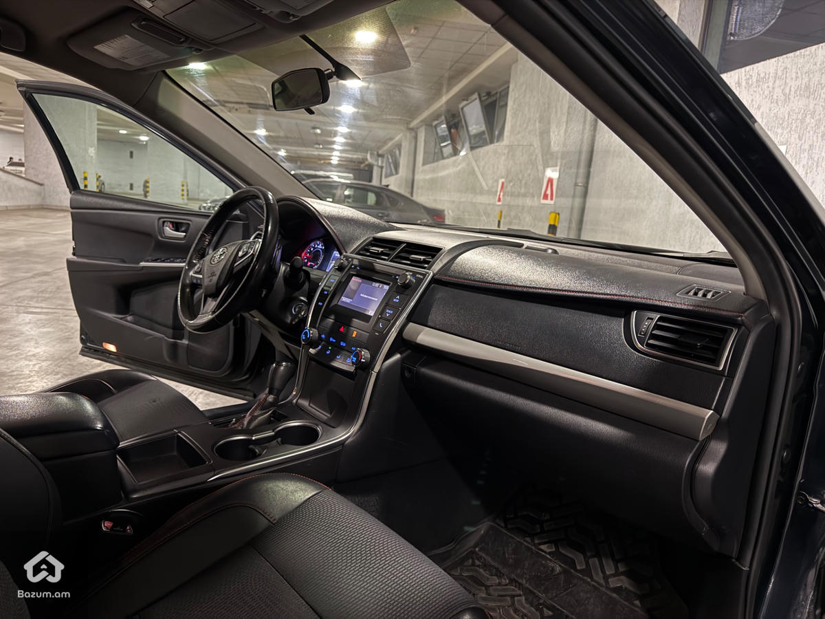 Toyota Camry 2017 - image 10
