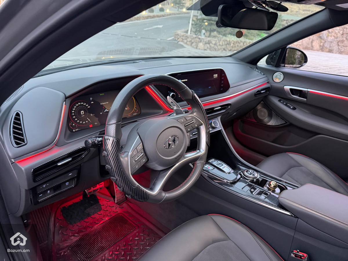 Hyundai Sonata - image 9