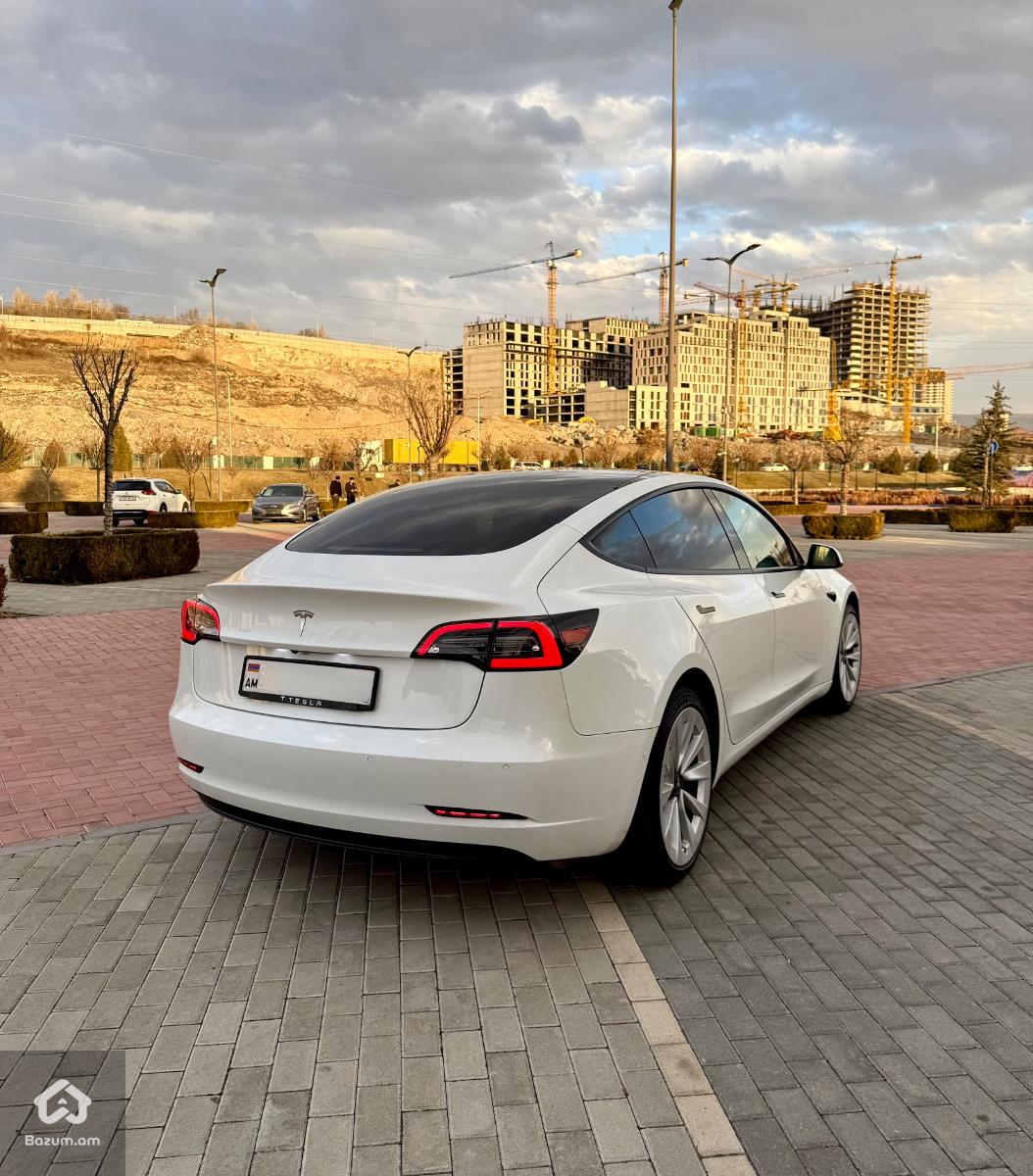 Tesla Model 3 - image 7