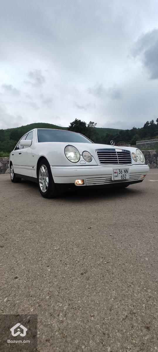 Mercedes-Benz E-Class W210 - image 15