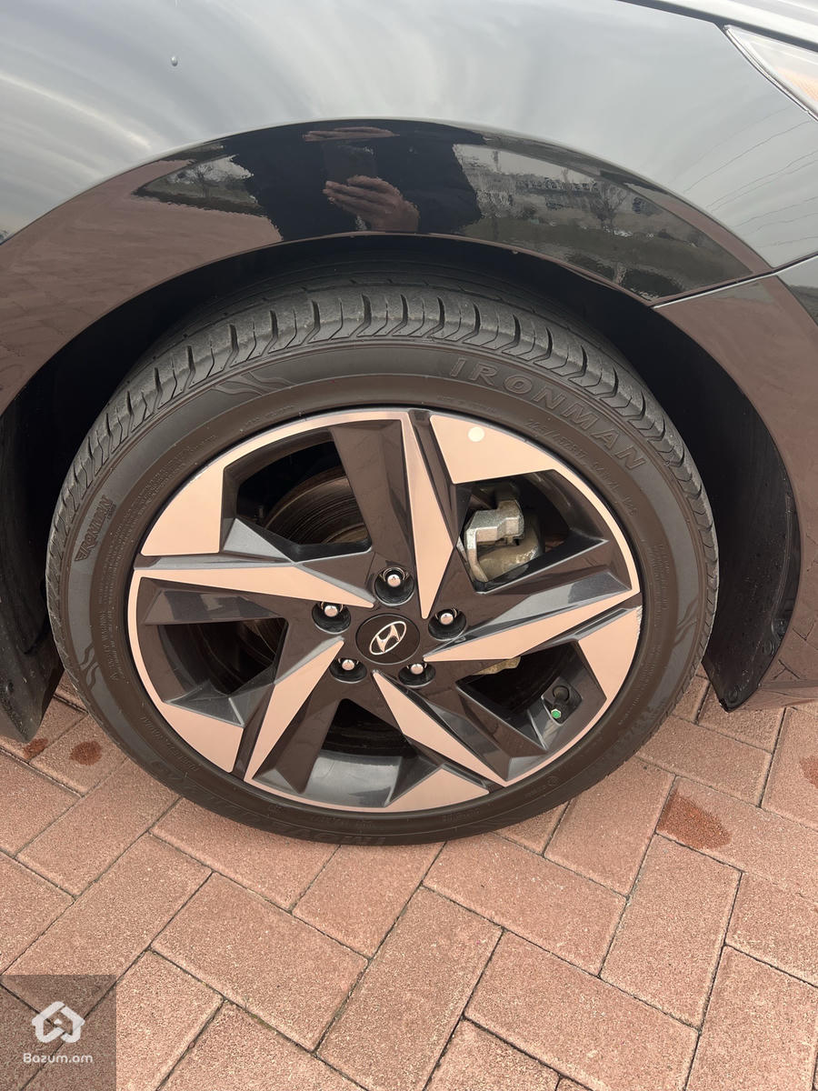 Hyundai Elantra Sel Plus - image 9