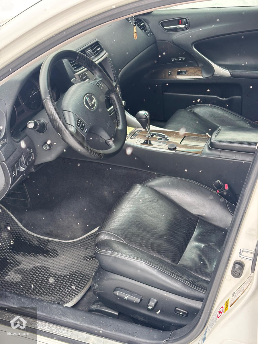 Lexus is250 - image 7