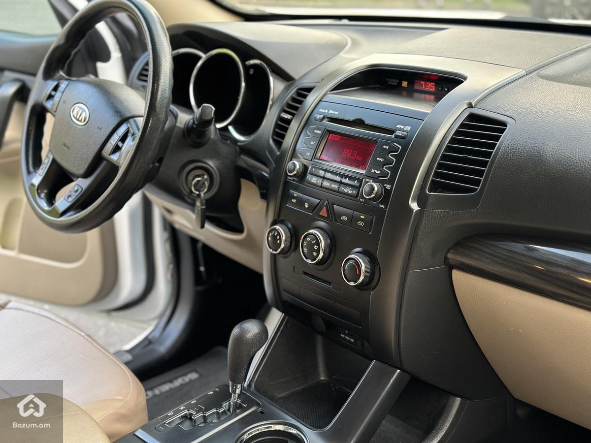 kia Sorento - image 11