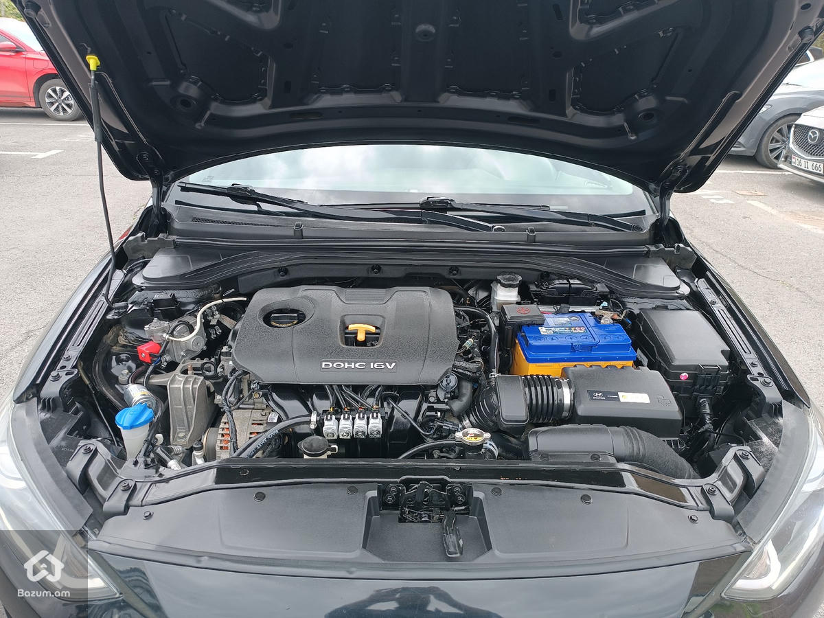 HYUNDAI ELANTRA  - image 9