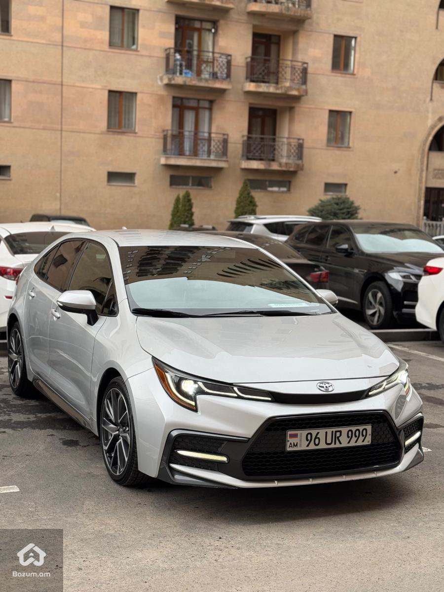 Toyota Corolla SE - image 1