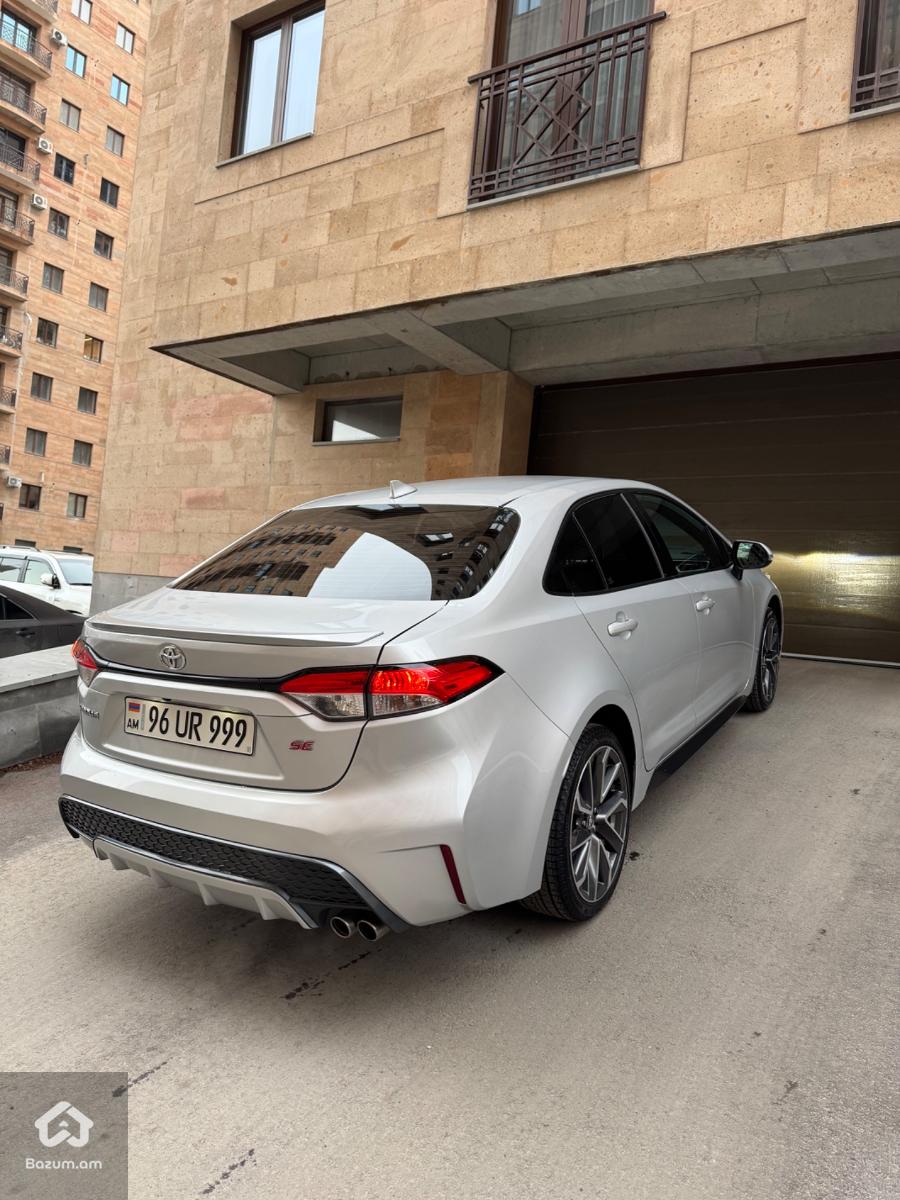 Toyota Corolla SE - image 19