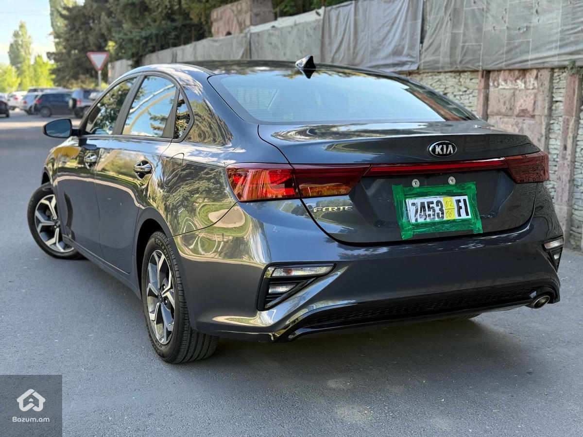 kia forte - image 11