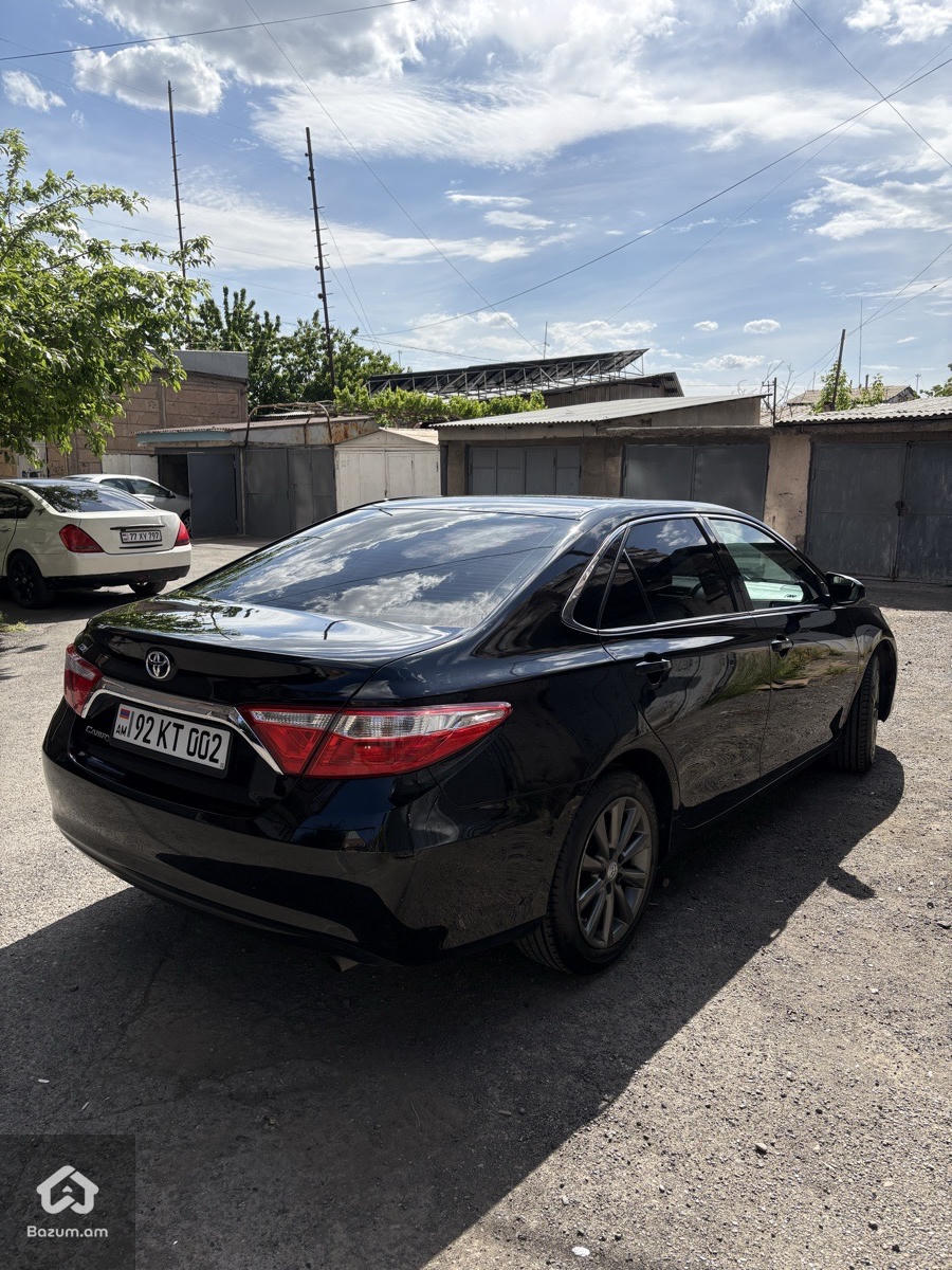 Toyota Camry - image 3