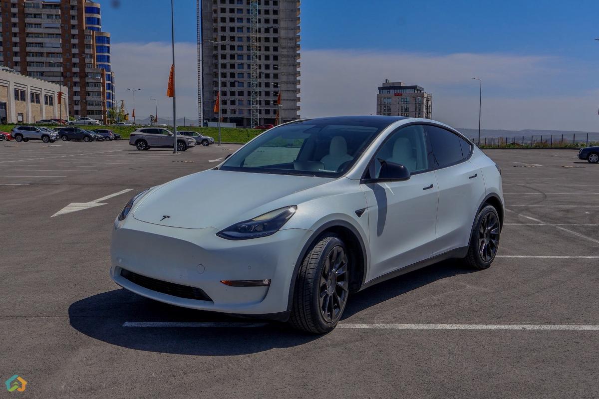 Tesla Model Y Long Range dual motor (4x4) - image 2
