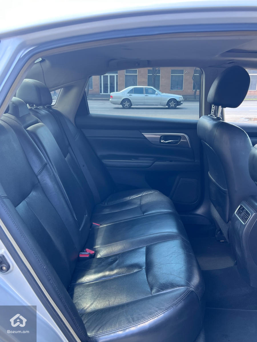 Nissan Altima - image 7