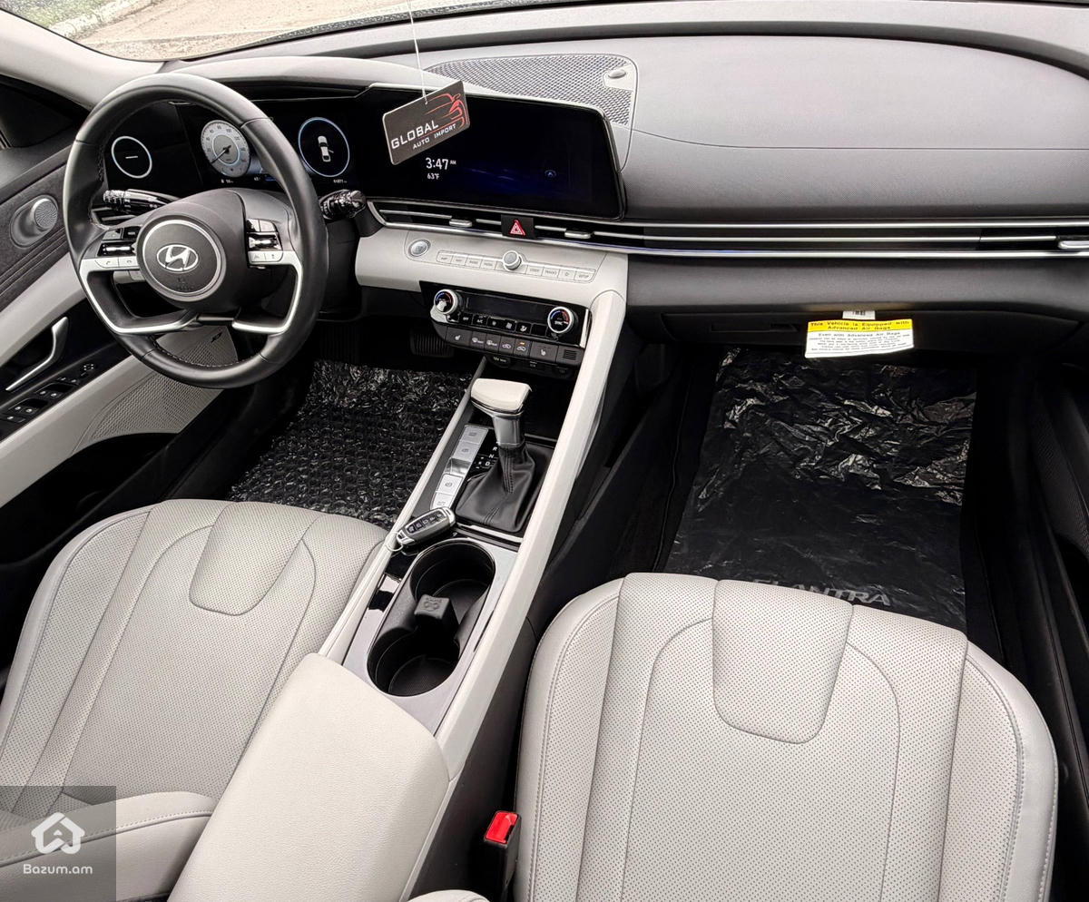 Hyundai Elantra Limited - image 10