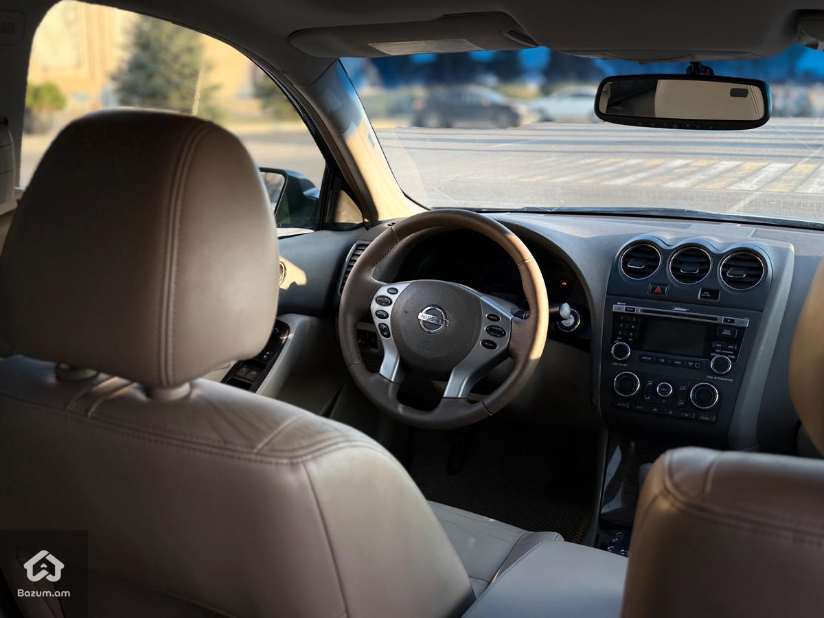 Nissan Altima  - image 8