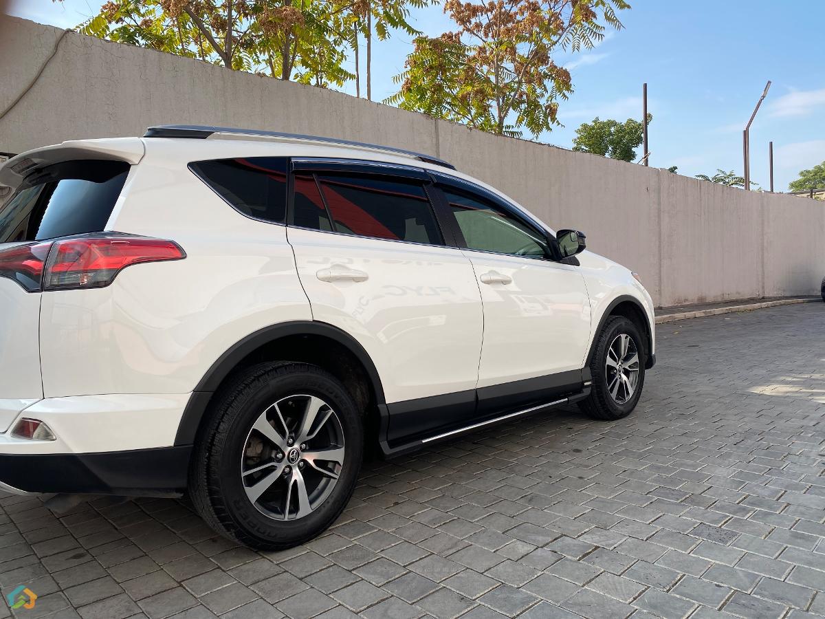 Toyota Rav4 - image 4