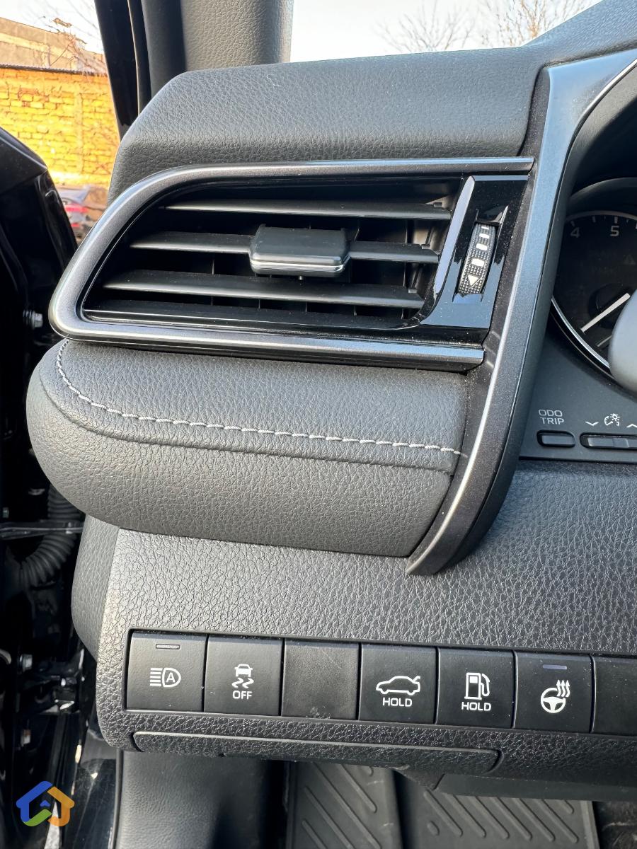 Toyota Camry - image 14