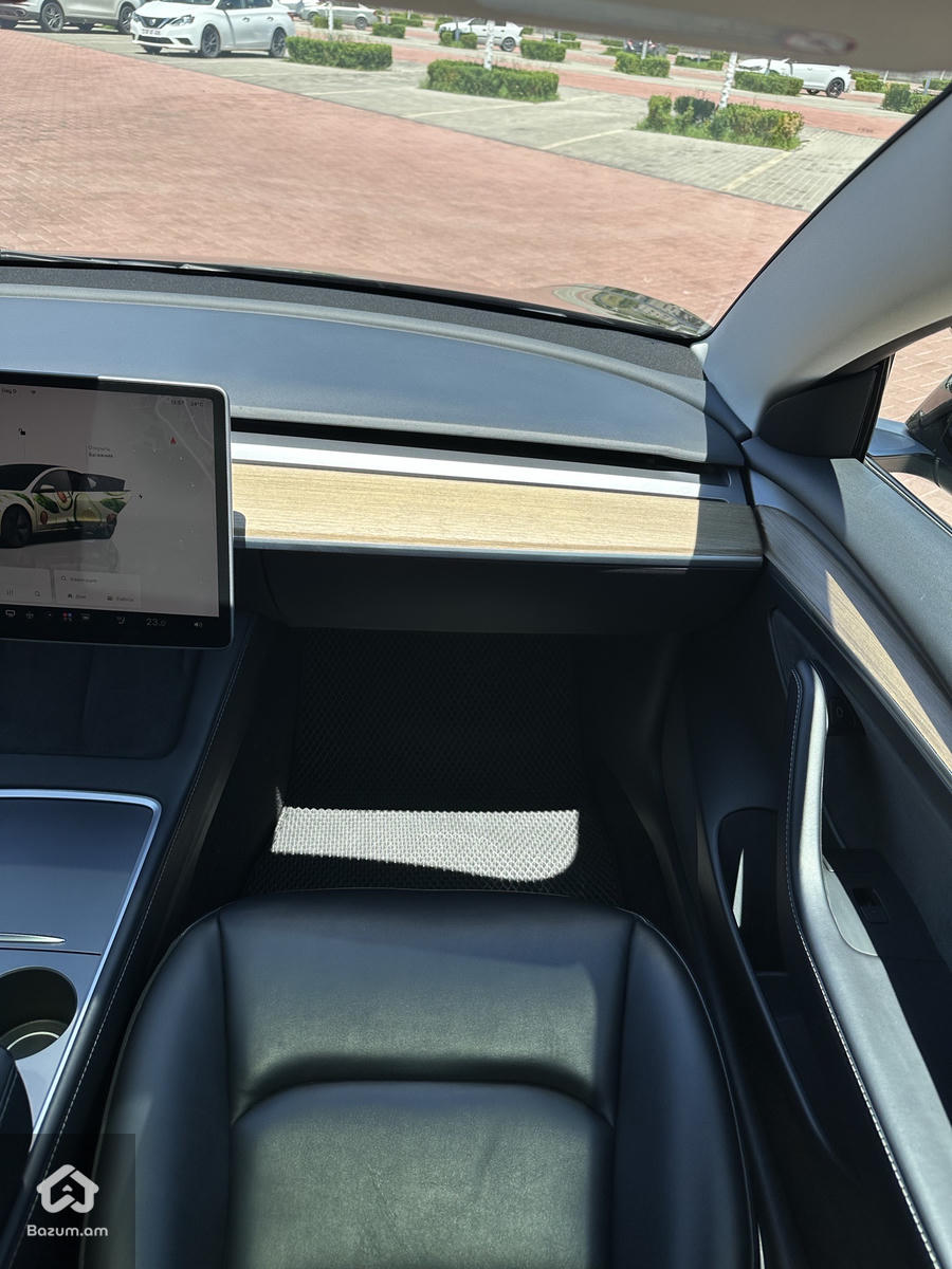 Tesla Model 3 - image 16