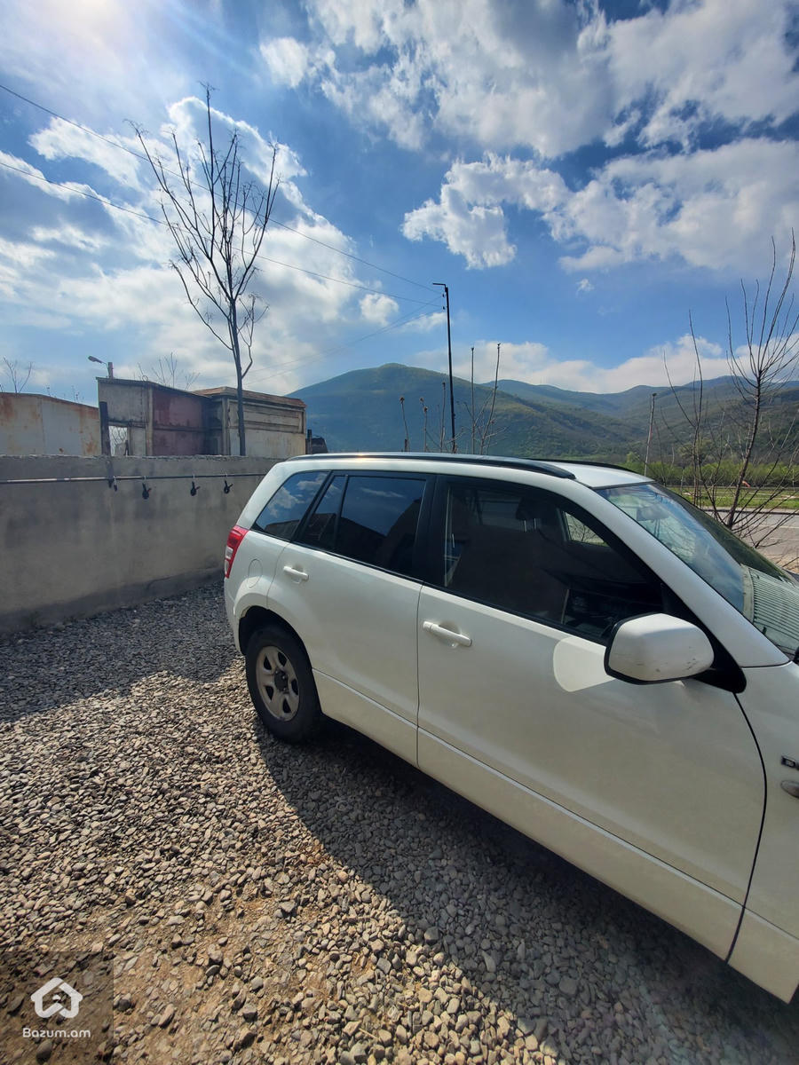 Suzuki Grand Vitara - image 7