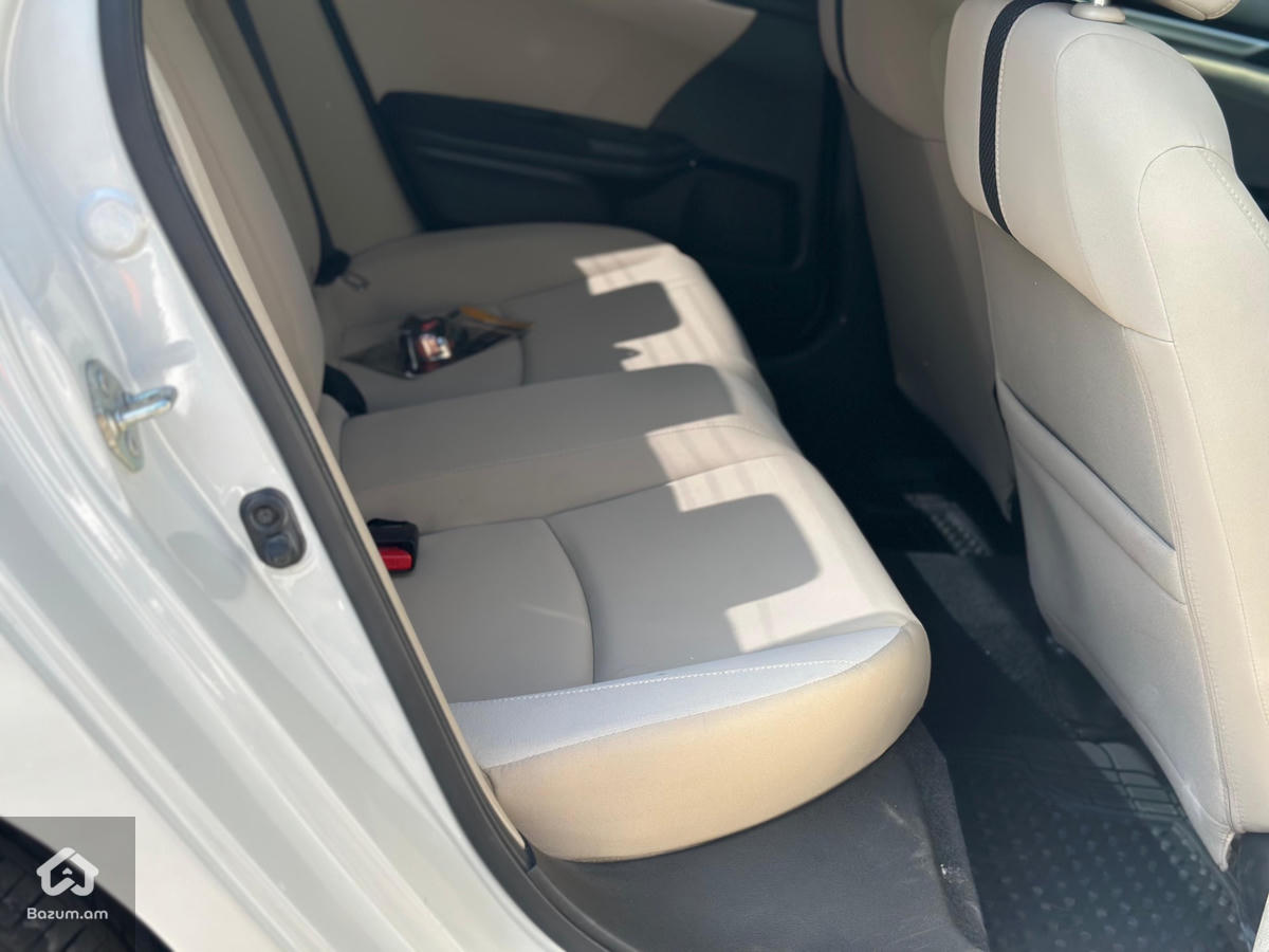 Honda Civic - image 7