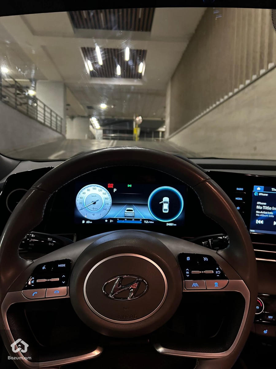 Hyundai Elantra  - image 8