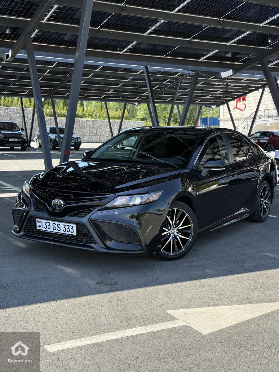 Toyota Camry - image 3