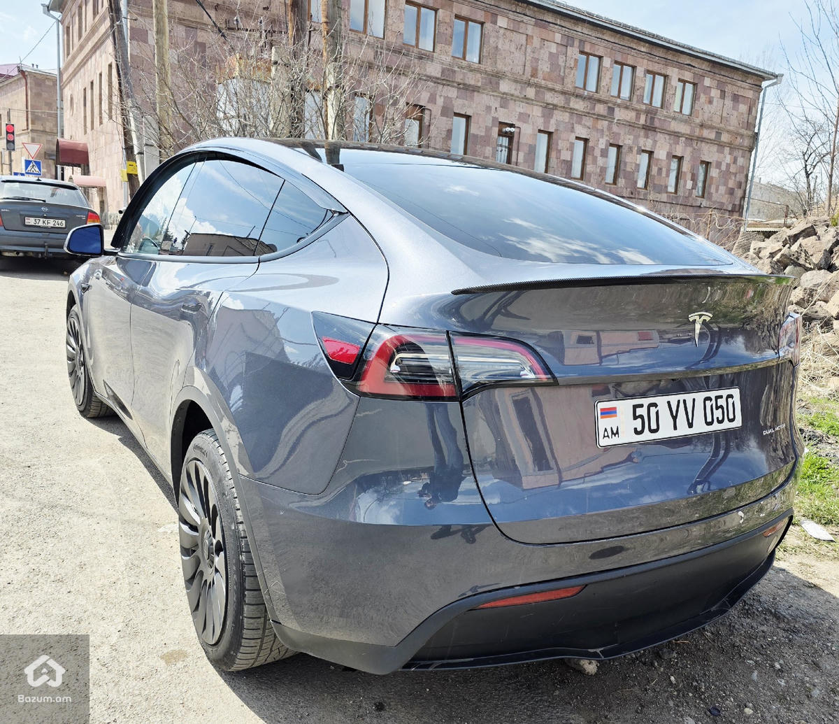 Tesla Model Y 2023 Dual Motor - image 15