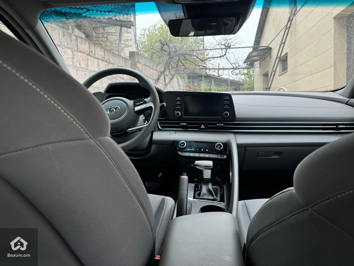 Hyundai Elantra 2023 Sel  - image 10