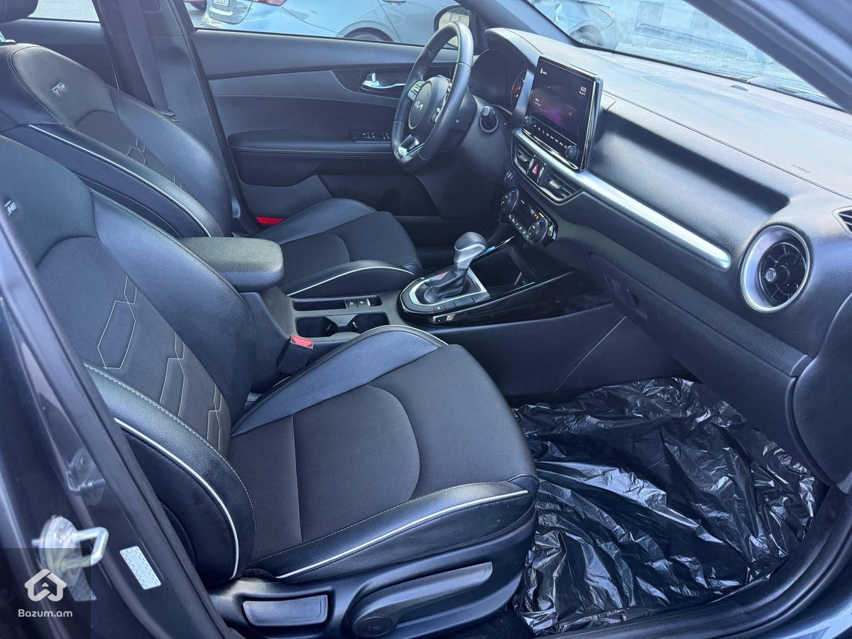 Kia Forte GT-LINE - image 26
