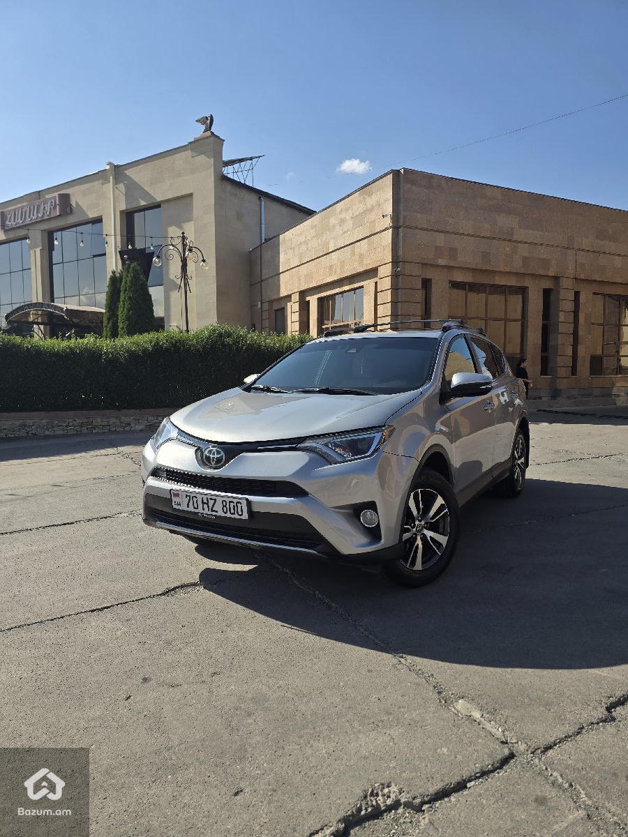 Toyota Rav4 XLE - image 3