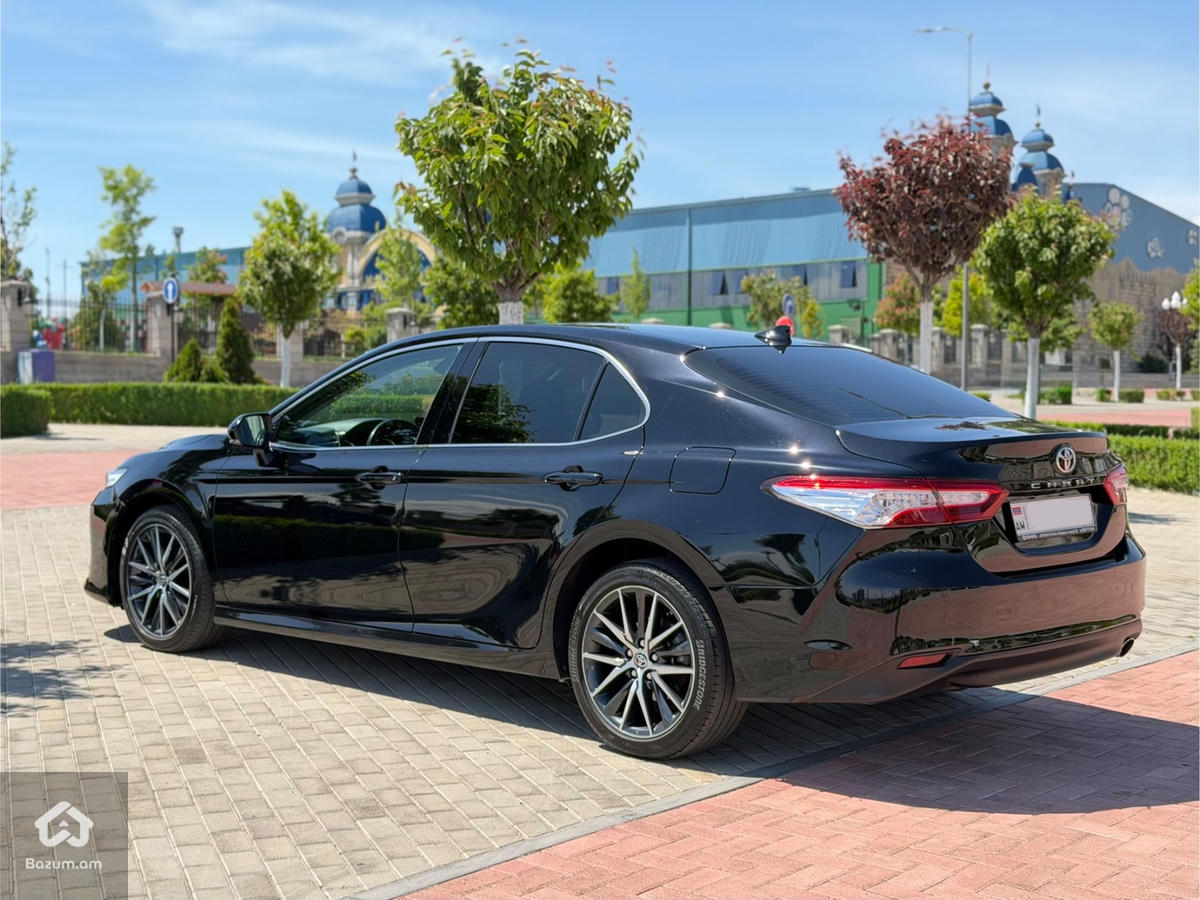 2021 Toyota Camry  2.5 L - image 4