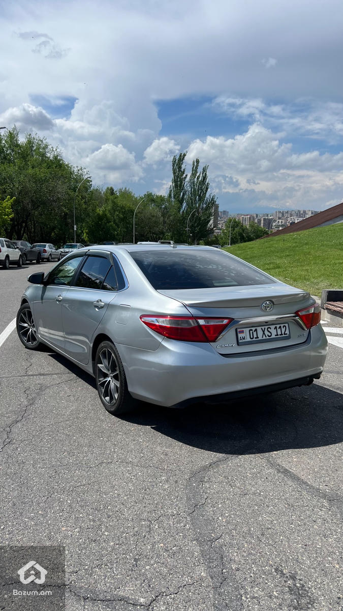 Toyota Camry XSE - image 6