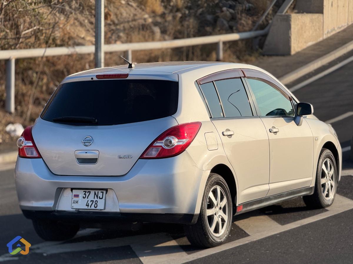 Nissan Tiida - image 7