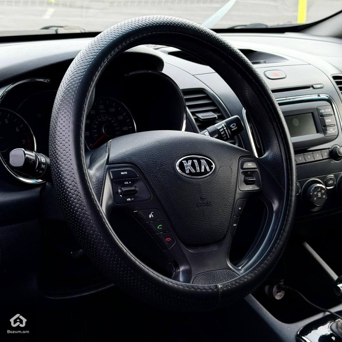 Kia Forte - image 8