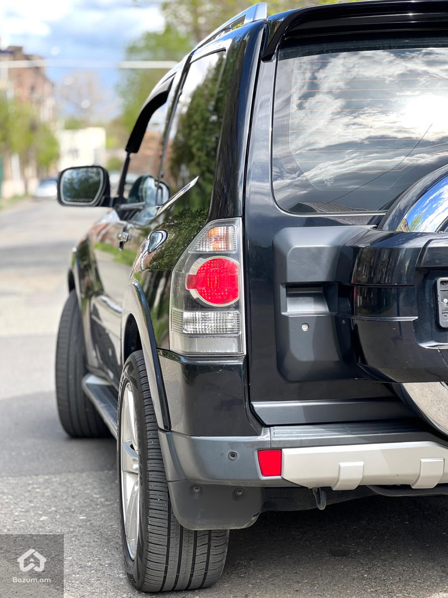 Mitsubishi Pajero - image 5